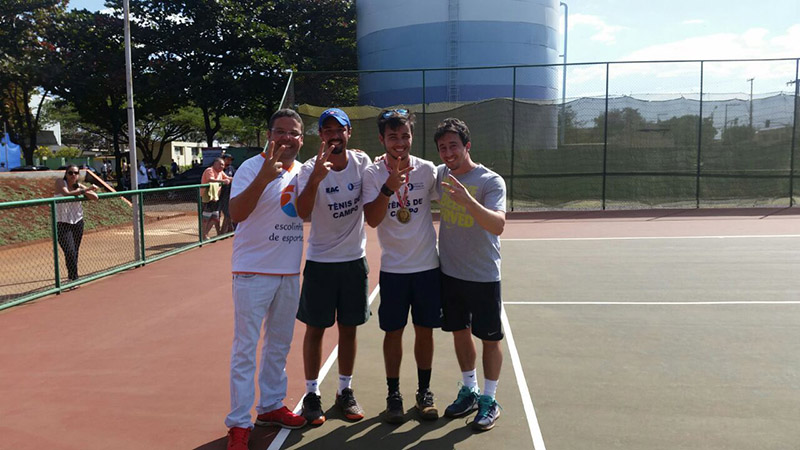 Equipe de Tênis de campo conquistou o primeiro lugar (foto: divulgação)